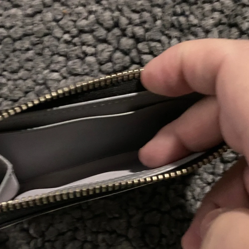 Marc Jacobs White Leather Zip Card Holder with Black Plaque